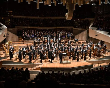 Arnold Schoenberg: Concerto for Violin, Transfigured Night, Die Jakobsleiter Album Review – An Engaging and Impressive Collection